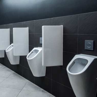 Pisuvarlar için Geberit Sigma10 kumanda kapağı tercih edilmiştir. (© Jarosław Kąkol) Pisuvarlar için Geberit Sigma10 kumanda kapağı tercih edilmiştir. (© Jarosław Kąkol)